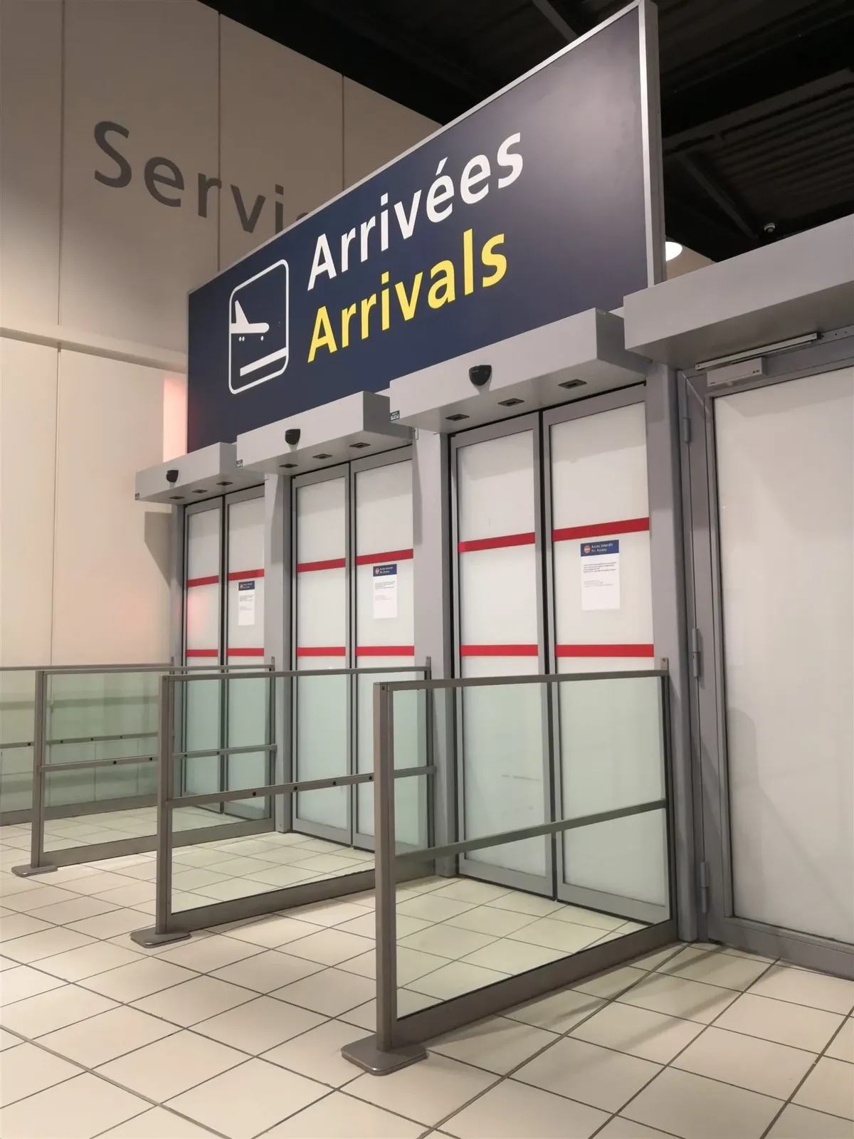 Arrivals hall at Paris Charles de Gaulle Airport — private shuttle meet and greet